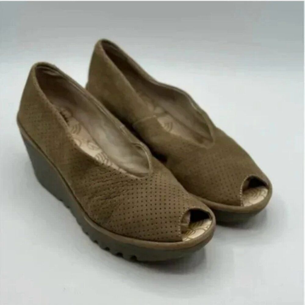 Fly London Yury Peep Toe Wedge Tan Shoe Nubuck Perforated Size EU 38